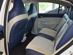 榮威鯨內(nèi)飾圖片