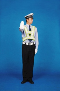 左轉彎交警手勢