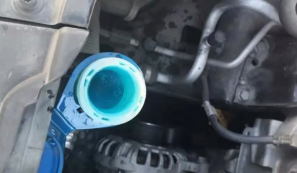 玻璃水凍了怎么解凍什么方法最快 車輛放入暖庫解凍最快