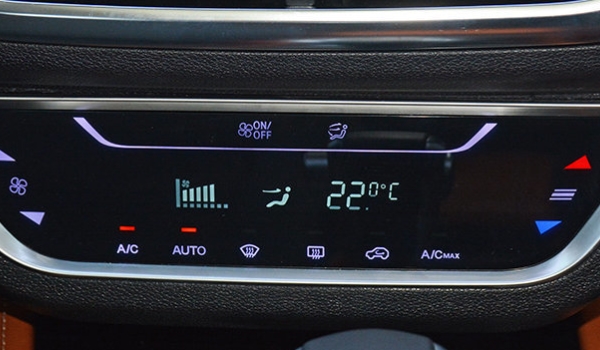 小車front是什么意思 前擋風(fēng)玻璃除霧開關(guān)（霧氣多的時候打開）