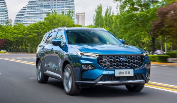 福特領(lǐng)睿2022款參數(shù) 全系使用1.5T發(fā)動(dòng)機(jī)（車(chē)身4630/1935/1706/2726毫米）