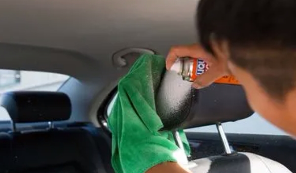 汽車內(nèi)飾多久清洗一次 汽車內(nèi)飾三個月清洗一次效果好