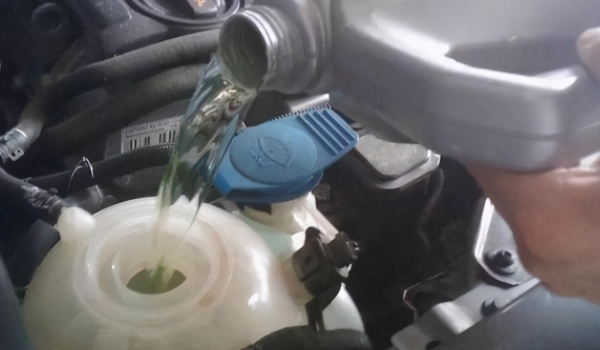 防凍液有幾種顏色什么顏色的好 多種顏色（質(zhì)量不看顏色看沸點和冰點）