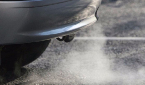 汽車尾氣超標(biāo)怎么解決 更換火花塞、三元催化器、清理進排氣系統(tǒng)