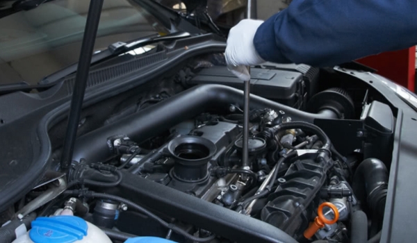 汽車大保養(yǎng)做些什么項(xiàng)目 更換機(jī)油、三濾、變速箱潤(rùn)滑油、火花塞等