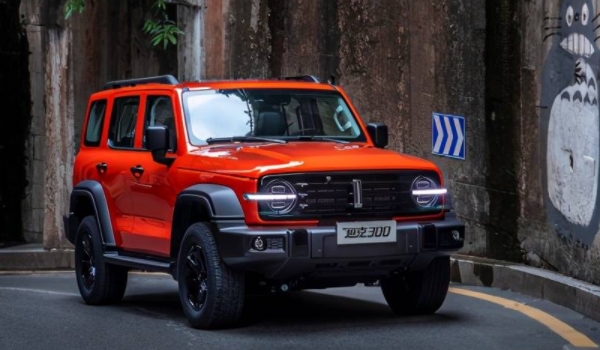 坦克三百是幾個擋位 是8擋手自一體變速箱（2.0T渦輪增壓發(fā)動機）