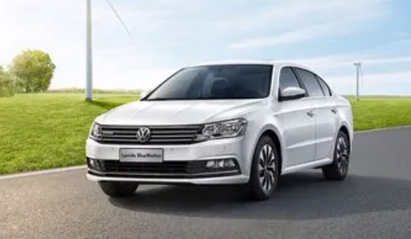 速騰和朗逸哪個(gè)好 速騰效果好（年輕、運(yùn)動(dòng)、時(shí)尚的一款轎車）