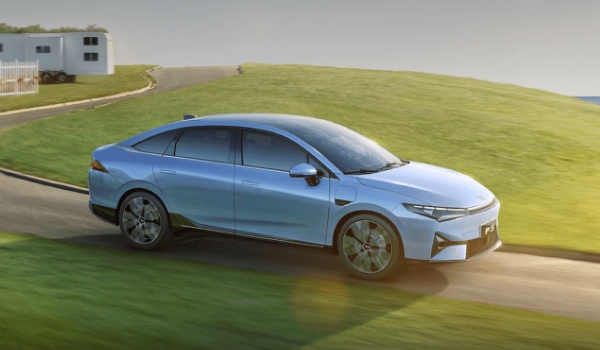 轎車和suv哪個好 各有好處（轎車舒適度高/suv空間大、通過性好）