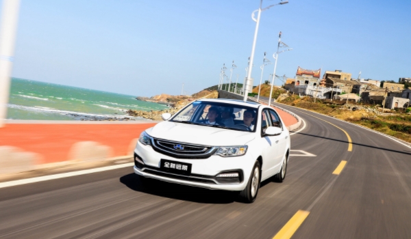 吉利遠(yuǎn)景怎么樣 配置豐富、油耗低、好操控（百公里6L）