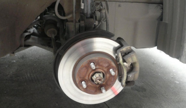 碟剎和鼓剎哪個安全 碟剎使用效果更安全（重量輕、散熱塊）