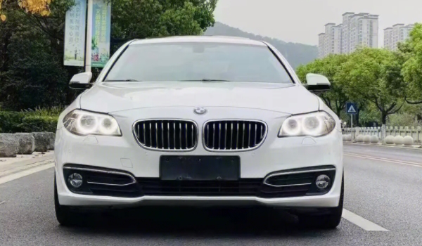 寶馬525和530的區(qū)別 在動(dòng)力、配置、價(jià)格上面有所區(qū)別