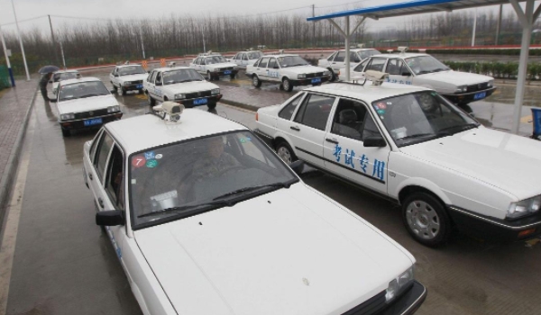 考駕照多少錢(qián) 需要3000元到10000元（不同類型價(jià)格不同）