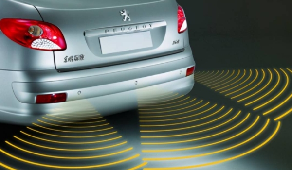 倒車?yán)走_多少錢 300元到700元之間（看具體的品牌）