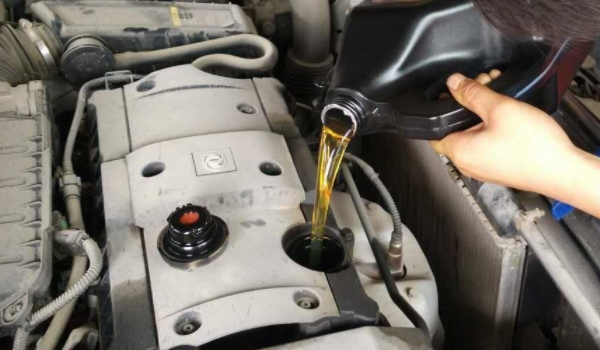 換機油多少錢 500元到2000元之間（看汽車品牌）