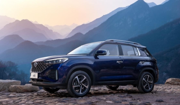 現(xiàn)代ix35怎么樣 加速效果好、車身配置豐富、中控設計不錯