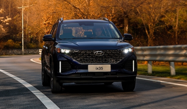 現(xiàn)代ix35怎么樣 加速效果好、車身配置豐富、中控設計不錯