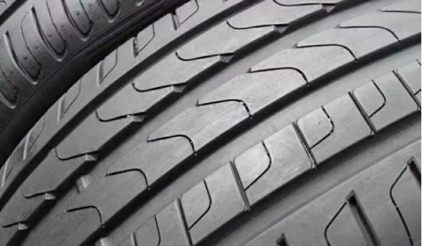 倍耐力輪胎怎么樣 抓地力好、行駛穩(wěn)定性好、排水能力好