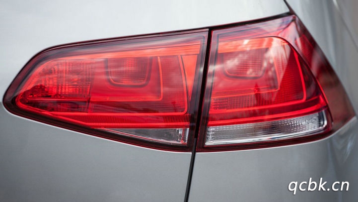 尾燈怎么開開關(guān)在哪里