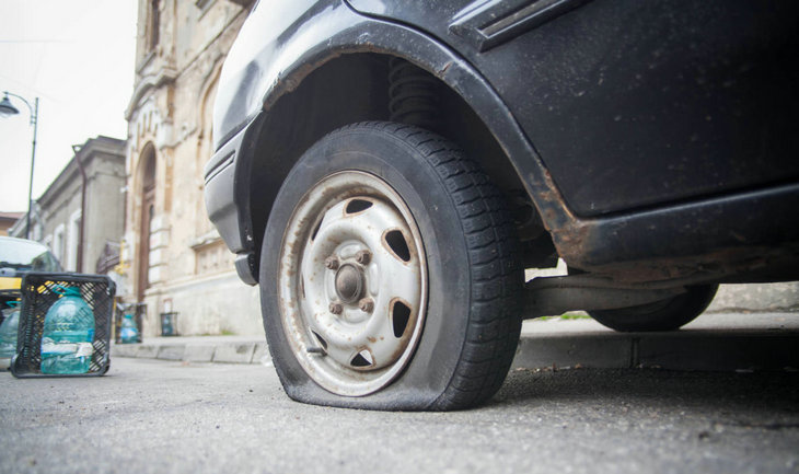 汽車(chē)爆胎了還能開(kāi)嗎