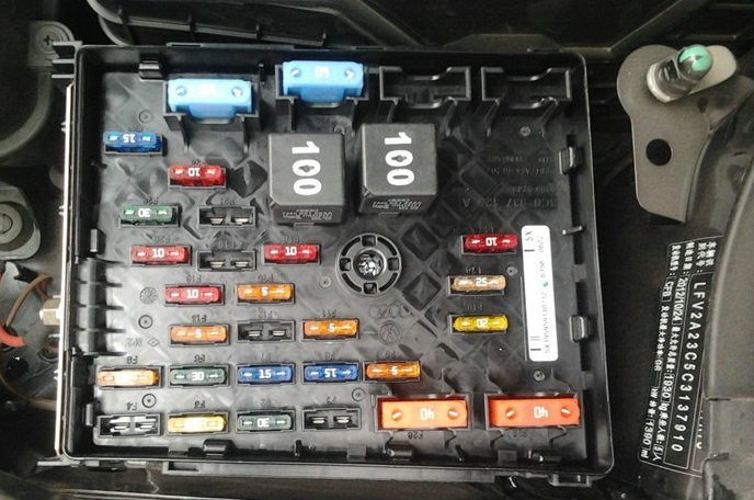 汽車保險絲燒了換一個多少錢