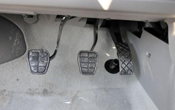 檢查離合器踏板時(shí)有什么方法