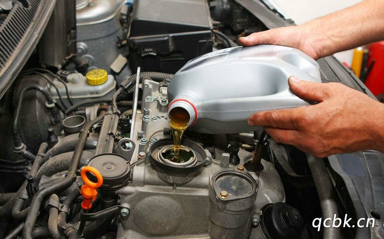 汽車(chē)機(jī)油壓力過(guò)低還能開(kāi)嗎