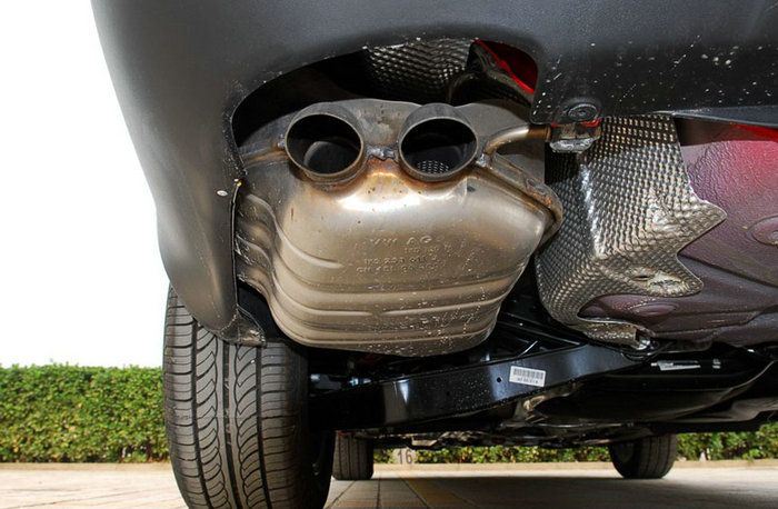 發(fā)動機(jī)排氣管排出機(jī)油是怎回事