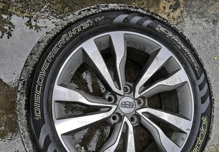 輪胎報(bào)警燈亮還能繼續(xù)開嗎