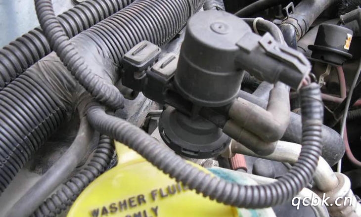 汽車油箱有氣壓是怎么回事