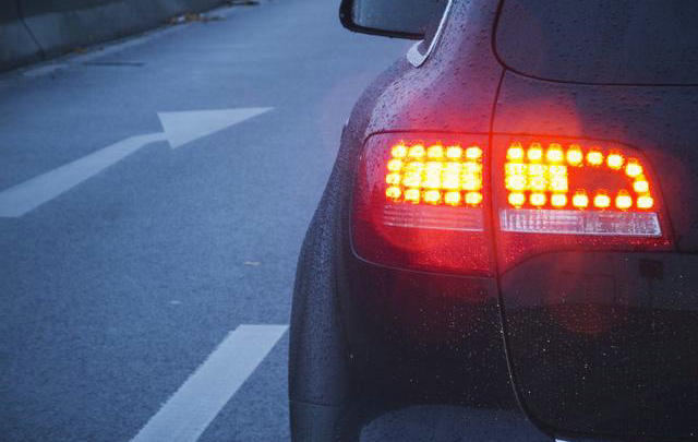 剎車燈不亮怎么修理