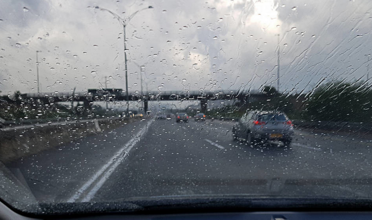 車窗有霧氣開(kāi)內(nèi)循環(huán)還是外循環(huán)