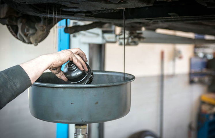 汽車(chē)不常開(kāi)兩年換一次機(jī)油行嗎