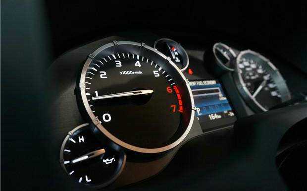 汽車發(fā)動(dòng)機(jī)水溫過高怎么辦