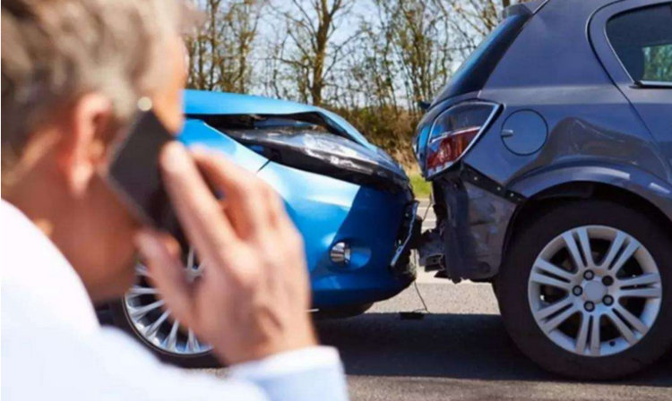 開(kāi)車(chē)出車(chē)禍打什么電話