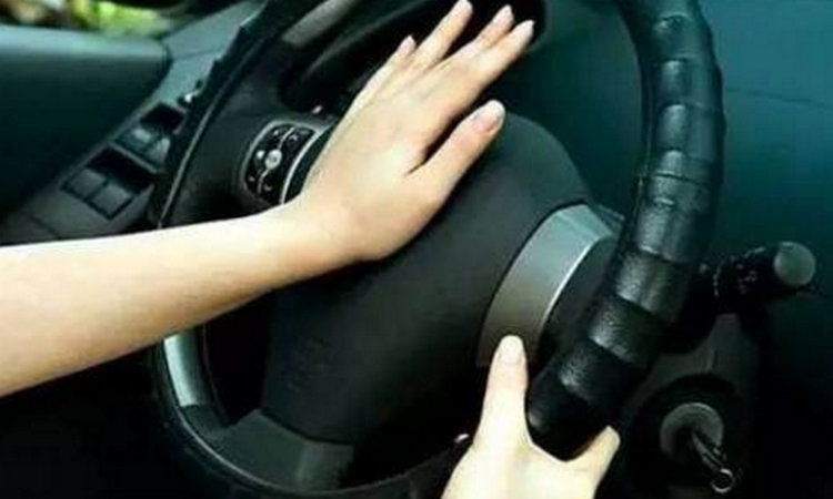 汽車?yán)群鋈痪筒豁懥说脑?></i>
          <h3>汽車?yán)群鋈痪筒豁懥说脑?/h3>
          <span>知識(shí)</span>
          <p class=