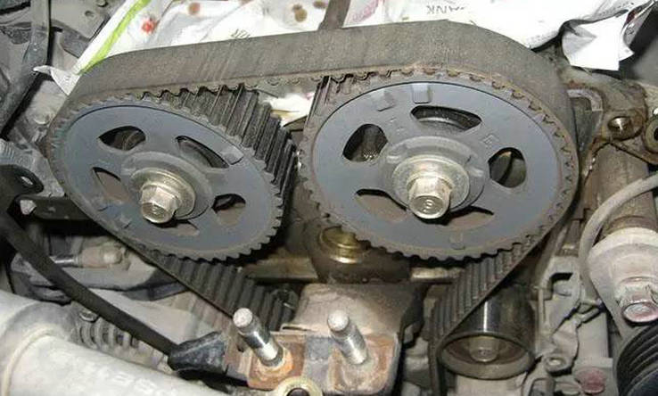 江淮瑞風(fēng)2.0發(fā)動機(jī)正時皮帶如何安裝