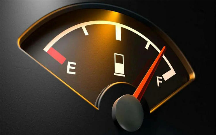 汽車越開越費油怎么回事