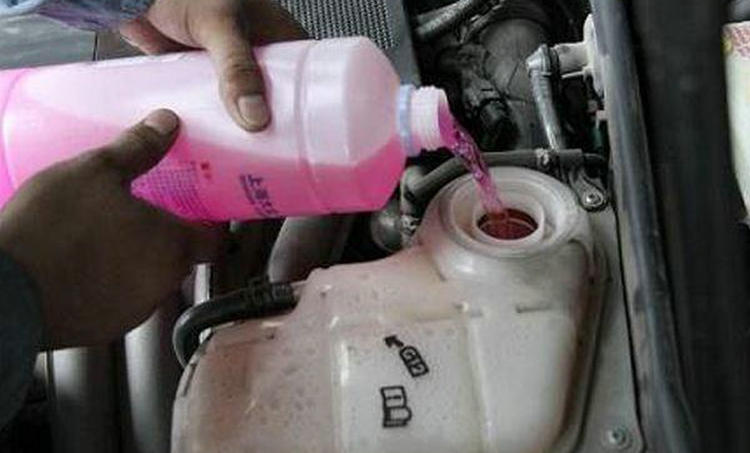 汽車(chē)多久更換一次防凍液