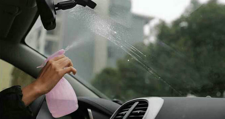 冬季車(chē)內(nèi)玻璃起霧怎么解決