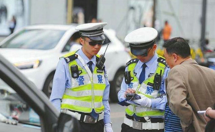 沒(méi)帶駕駛證開車會(huì)罰款嗎