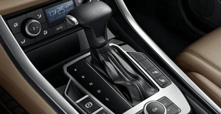 自動擋掛D檔需要踩剎車嗎