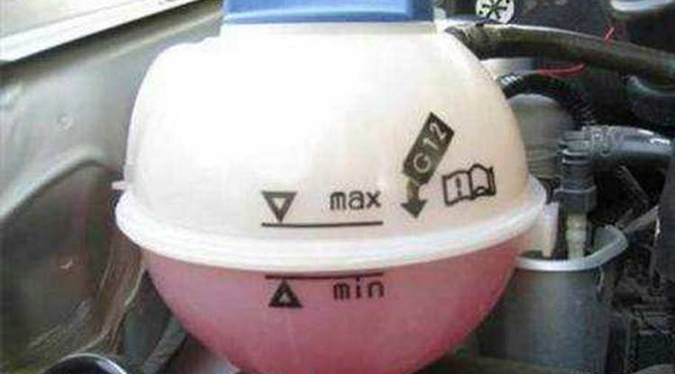 發(fā)動(dòng)機(jī)冷卻液在哪個(gè)位置