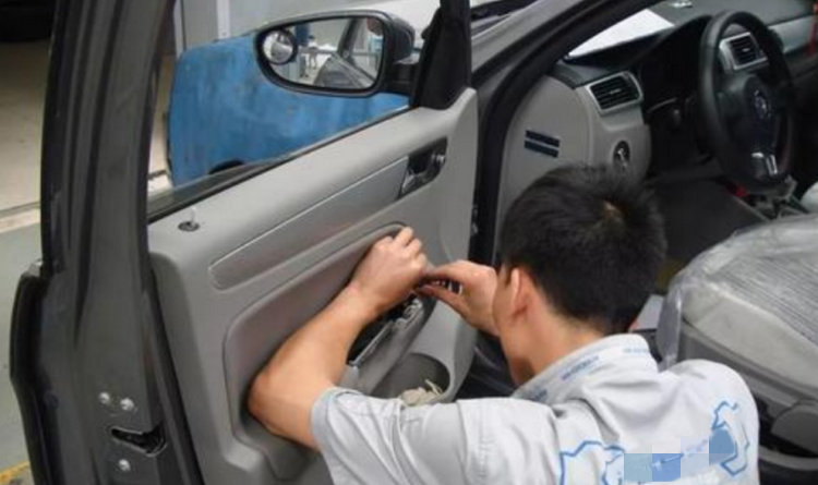 汽車內(nèi)飾異響有沒有辦法解決