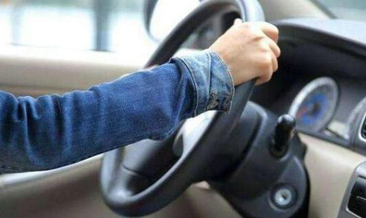 冷車啟動發(fā)動機抖動是什么原因