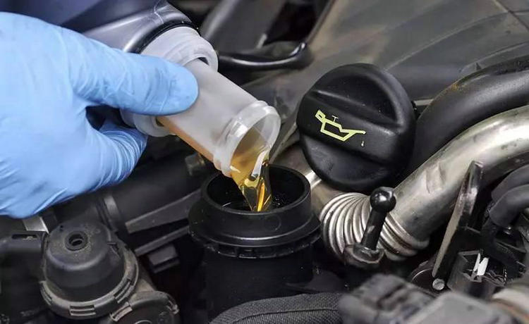 汽車(chē)不換機(jī)油會(huì)怎么樣