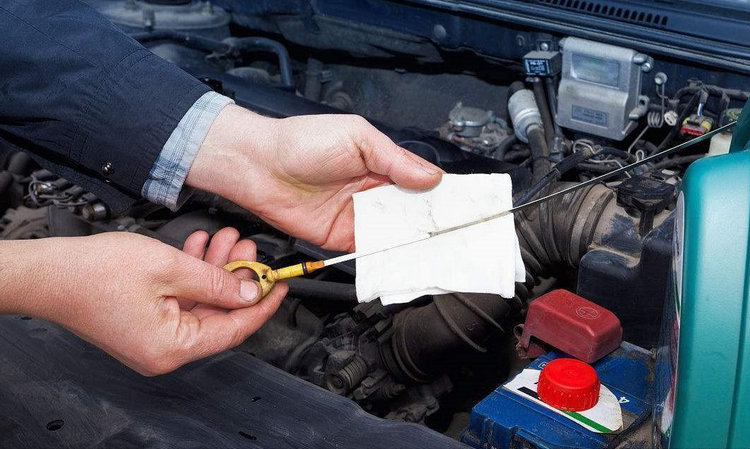 如何判斷需要更換機油