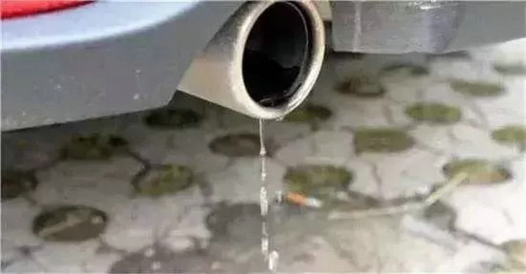 早上汽車排氣管出水正常嗎