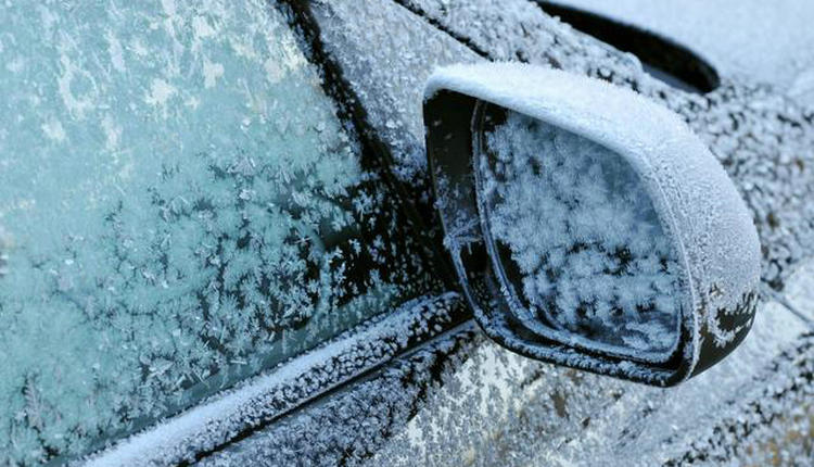 冬天早晨汽車擋風(fēng)玻璃看不清怎么辦