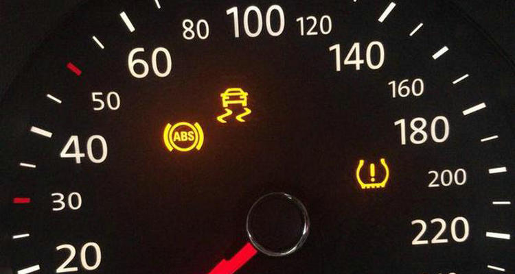 汽車(chē)水溫表突然亮了又恢復(fù)了怎么回事