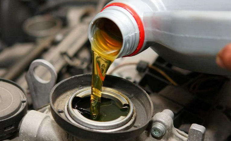 機(jī)油少了一半對發(fā)動(dòng)機(jī)有傷害嗎